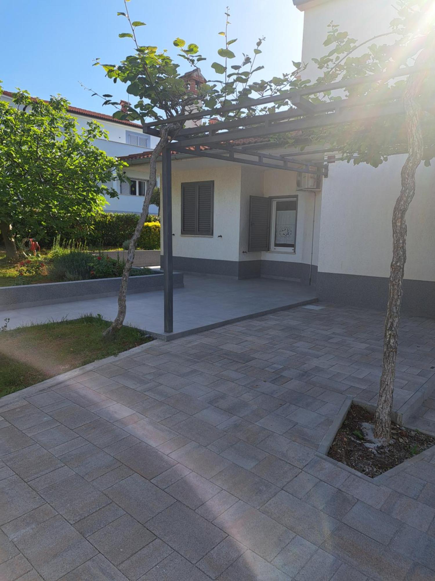 Elinor 2 Apartment